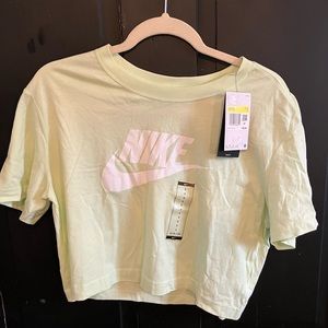 Nike crop mint Green Workout Tee~ S ~ NWT